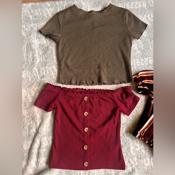BUNDLE ‼️‼️ CROP TOPS - Picture 2 of 5